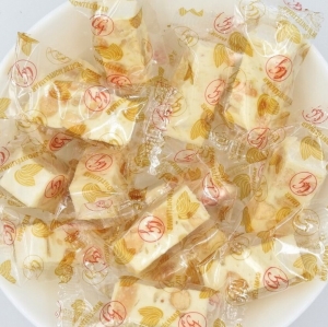 Nougats de Montelimar en emballages individuels  Carton de 8KG